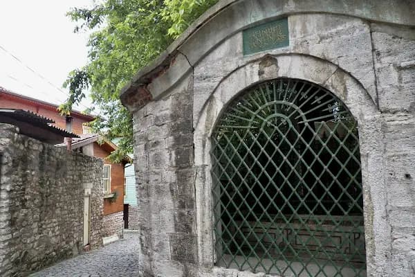 Ashabı Kiramdan Ebu Said El Hudri R.A. Türbesi - Mezarlık - İstanbul Büyükçekmece