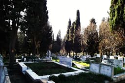 Adile NAŞİT'in Mezarı