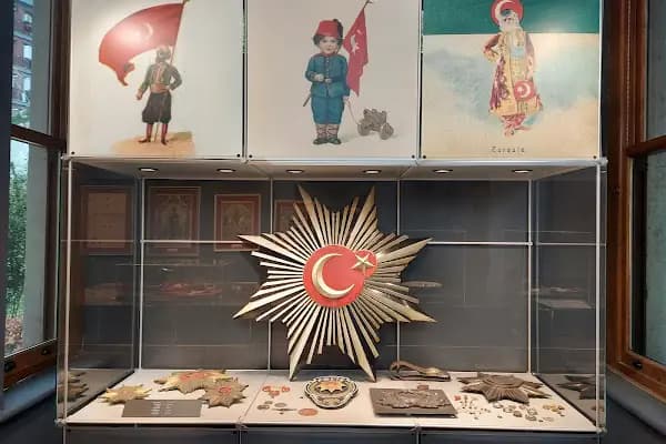 Bayrakbilim ve Türk Bayrakları Müzesi - Müze - İzmir Balçova