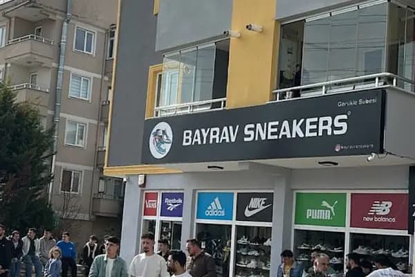 BAYRAVSNEAKERS - Ayakkabı mağazası - Bursa Nilüfer