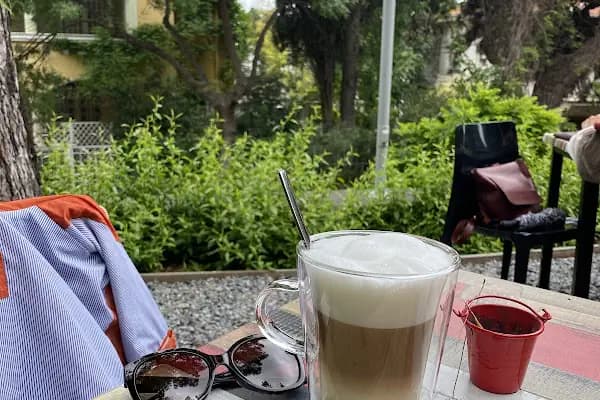 Bahçede Sinek Kafe - Kafe - İstanbul Adalar