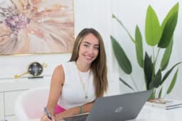 Ezgi Aydın Diş Kliniği