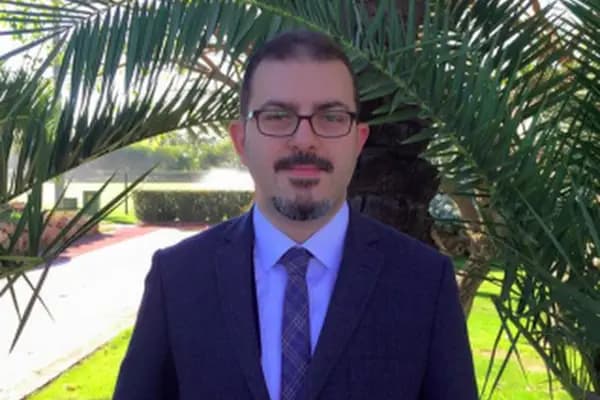 Doç. Dr. Erdinç Nayır (Tıbbi Onkolog) - Dahiliye Uzmanı - Mersin Yenişehir