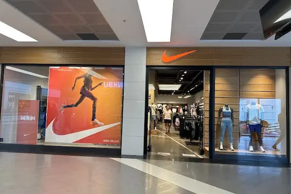 Agora AVM Nike Mağazası - Spor Giyim Mağazası - İzmir Karabağlar