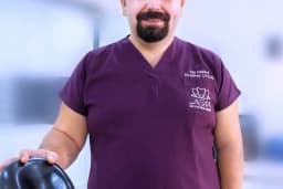 Diş Hekimi Güray Uysal