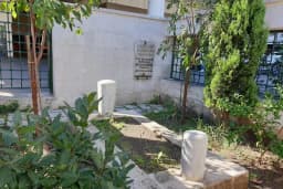 Ekmekçi Baba Türbesi