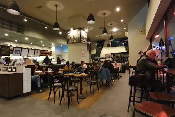 Starbucks Coffee - Kahve dükkanı - İstanbul Kadıköy