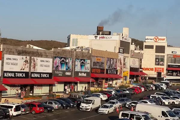 Yalı Spor Outlet - Selway Outlet Avm - Spor Giyim Mağazası - İzmir Konak