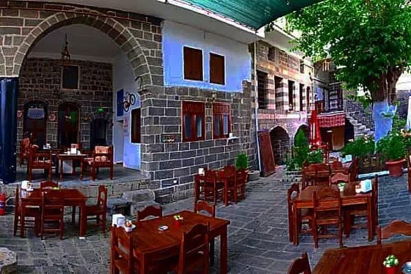 Tarihi Diyarbakır Konağı Cafe &amp; Kahvaltı - Restoran - Diyarbakır Sur