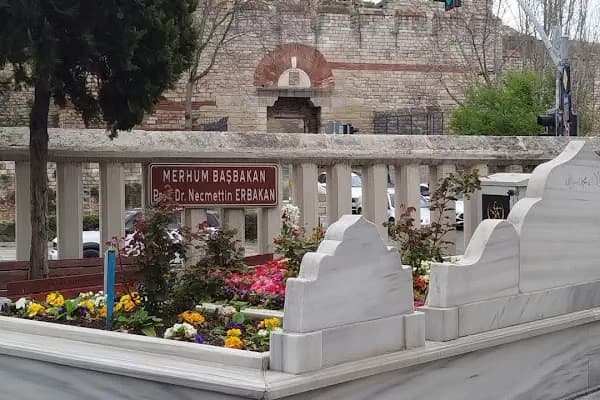 Prof. Dr.Necmettin Erbakan Makamı (Kabri) - Mezarlık - İstanbul Maltepe