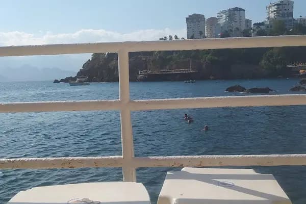 Şirinyalı Falez Plajı - Kumsalda Çardak - Antalya Döşemealtı