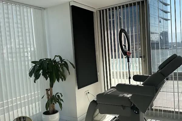 Réve Aesthetics - İzmir Göz Kapağı Estetiği &amp; Dudak Dolgusu - Estetik Cerrahi Kliniği - İzmir Bayraklı