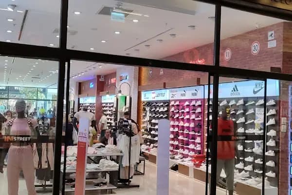 IN Street Kocaeli 41 Burda AVM Mağazası - Ayakkabı mağazası - Kocaeli İzmit