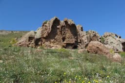 Kaya mezarları