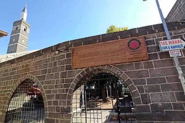 Zinciriye Medresesi - Tarihi Yer - Diyarbakır Sur