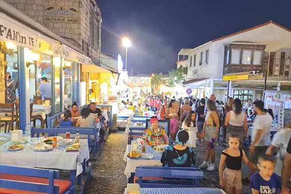 Alaçatı Çarşı - Turistik Yer - İzmir Beydağ