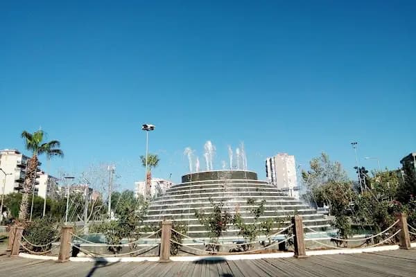 Profesör Dr. Aydın Güven Gürkan Parkı - Park - İzmir Menemen