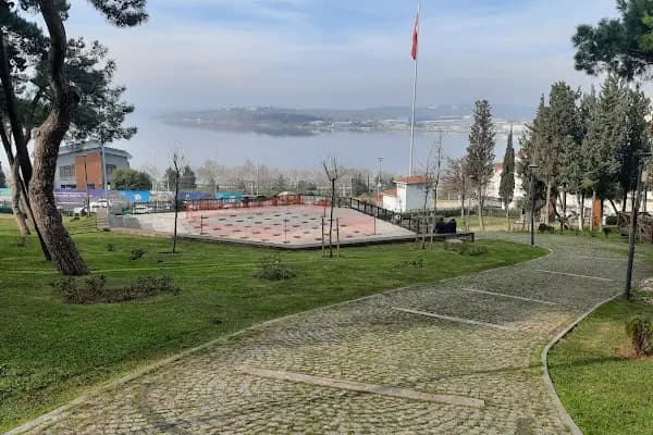 Küçükçekmece Belediyesi Seyir Parkı Ve Seyir Kulesi - Park - İstanbul Küçükçekmece