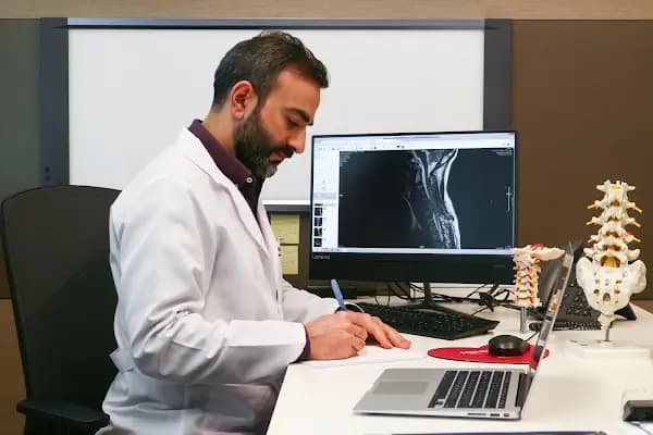 Doç. Dr. Salim Şentürk - Beyin ve Sinir Cerrahı - İstanbul Ataşehir