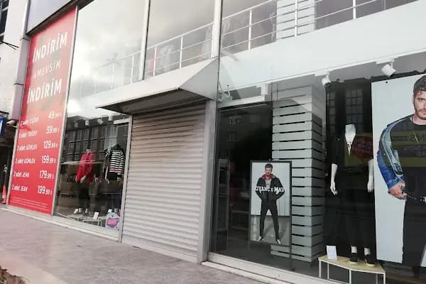 Mavi - Firuzköy Cad. - Giyim mağazası - İstanbul Esenler