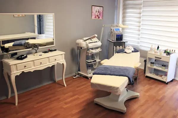 Sevinç Estetik Güzellik Merkezi - Güzellik Salonu - İstanbul Küçükçekmece