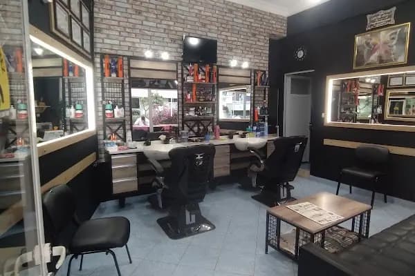 Nazmi Erkek Kuaför Salonu - Berber Dükkanı - Antalya Finike