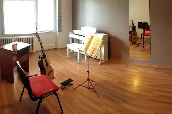 Karnaval Sanat Okulu - Müzik Kursu - Müzik Okulu - Ankara Sincan
