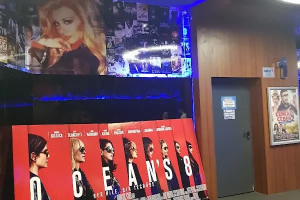 Avşar Sinemaları - Sinema Salonu - İstanbul Arnavutköy