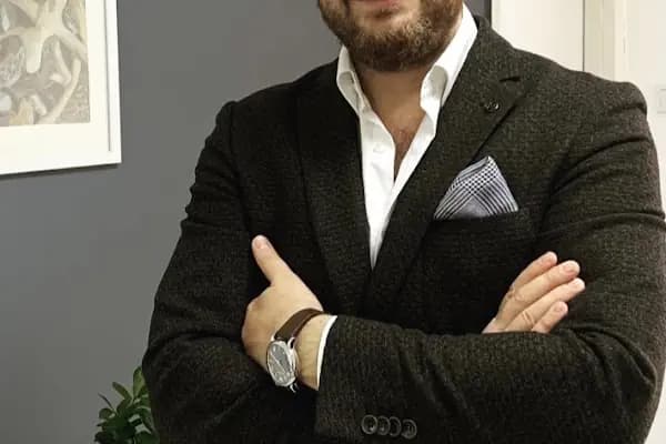 Op. Dr. Mustafa Öksüz İzmir Estetik ve Plastik Cerrahi Meme Estetiği Botox Filler Burun Estetiği Dudak Dolgusu - Estetik Cerrah - İzmir Konak
