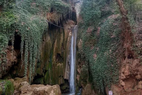 Aglayan Kaya şelalesi hocanın yeri - Turistik Yer - Denizli Çal