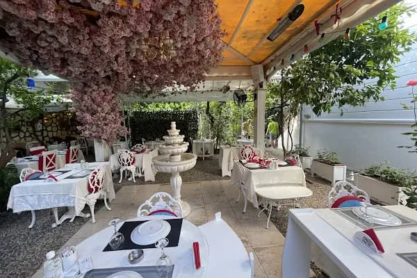 Secret Garden Restaurant Büyükada - Balık Restoranı - İstanbul Adalar