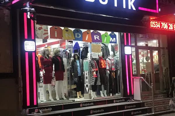 Butik Bajoo - Giyim mağazası - İstanbul Büyükada İskelesi