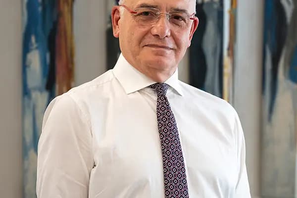 Prof. Dr. Osman Metin Yavuz - Estetik Cerrahi Kliniği - Adana Seyhan