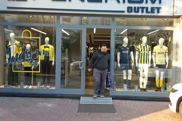 İçerenköy Fenerium Outlet - Spor Giyim Mağazası - İstanbul Üsküdar