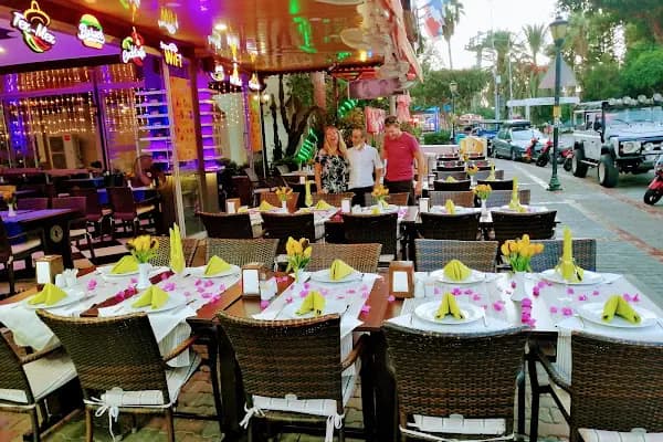 Sherlock Holmes Restaurant Cafe Bar Alanya Turkey - Restoran - Antalya Döşemealtı