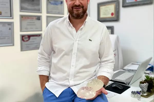 Op. Dr. Mustafa Öksüz Aydın Estetik ve Plastik Cerrahi ve Saç Ekim kliniği Botoks Dolgu - Estetik Cerrah - Aydın Nazilli