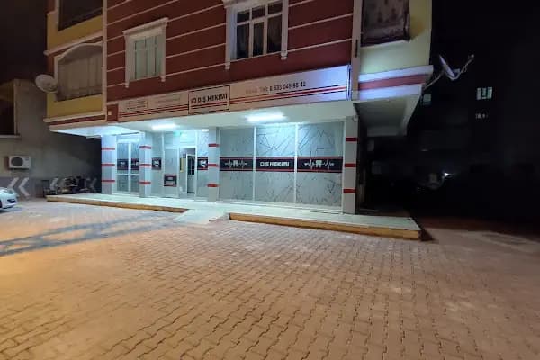Diş Hekimi Büşra Dursun - Diş Kliniği - Konya Meram