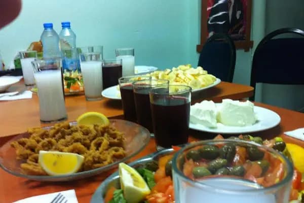 Bayraklı Balık Pişiricisi - Balık Restoranı - İzmir Konak
