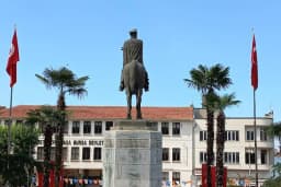 Atatürk Heykeli