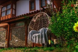 FLORA BİRGİ TAŞ KONAK