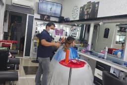 KUAFÖR NAZLI, 23 yıllık tecrübe heryıl yeni eğitimlere katılan bir salon