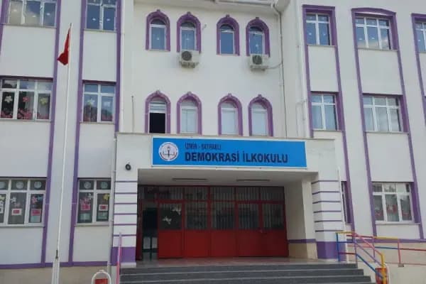 İzmir Bayraklı Demokrasi İlkokulu - Okul - İzmir Bayraklı
