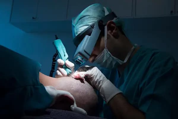 AEK Hair Clinic - Saç Transplantasyonu Kliniği - İstanbul Arnavutköy