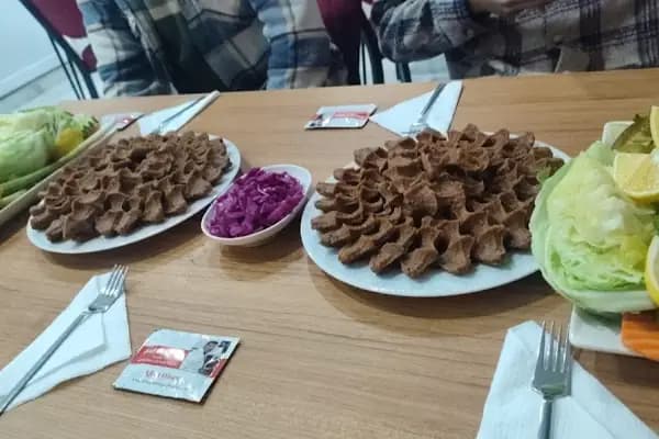 Beyşehir Adıyaman çiğ Köftecisi ÖMER AYBAK - Çiğ Köfteci - Konya Beyşehir