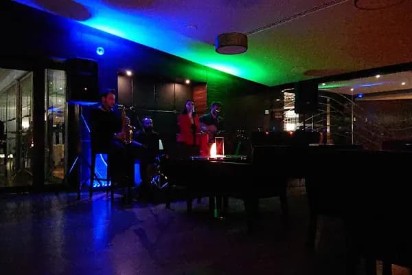Sky Bar - Bar - İzmir Karabağlar