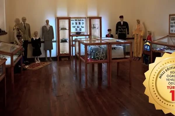 Bergamalı Kadri Eğitim Tarihi Müzesi - Müze - İzmir Bergama