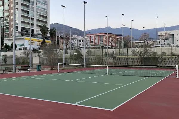 İzmir - Karşıyaka Zübeyde Hanım Tenis Eğitim Merkezi - Spor kompleksi - İzmir 
