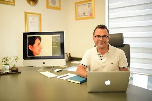 Emrah Efe Aslaner - Estetik Cerrahi Kliniği - Adana Seyhan