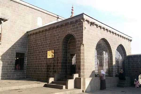 27 Sahabe Türbesi - Cami - Diyarbakır Bismil