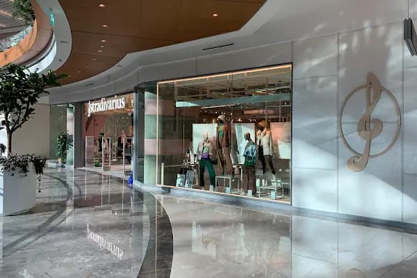 Stradivarius - Kadın giyim mağazası - İzmir Balçova